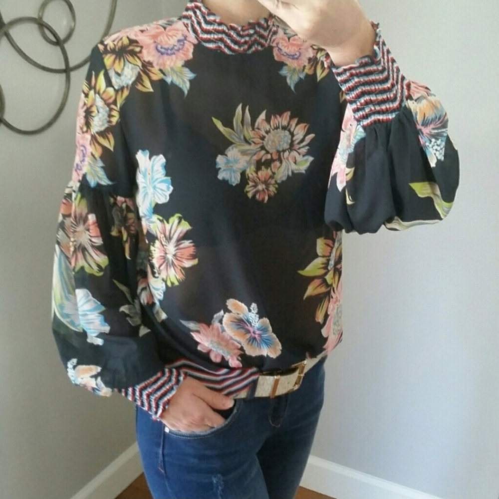 Vici Jealous Tomato Navy Blue Floral Blouse Size Small - Picture 6 of 11